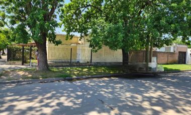 Casa en venta - 3 Dormitorios 1 Baño - Longchamps