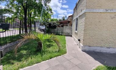 Casa en venta - 3 Dormitorios 1 Baño - Longchamps