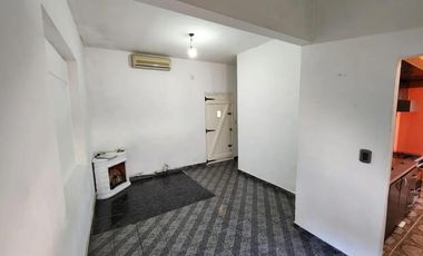 Casa en venta - 3 Dormitorios 1 Baño - Longchamps