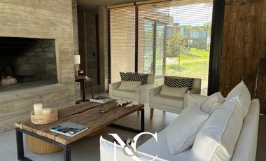 Casa en Alquiler en Costa Esmeralda, cercana al mar