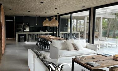 Casa en Alquiler en Costa Esmeralda, cercana al mar