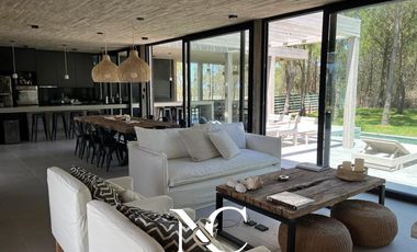 Casa en Alquiler en Costa Esmeralda, cercana al mar