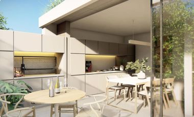 Casa con la comodidad de un PH, CON COCHERA, PATIO, PARRILLA.