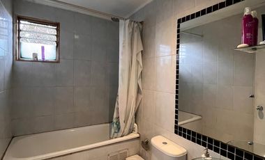 CASA FAMILIAR FRENTE A PLAZA EN LA FLORIDA