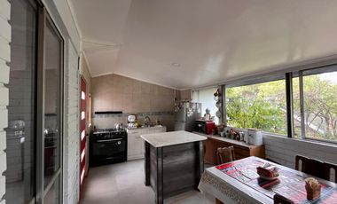 CASA FAMILIAR FRENTE A PLAZA EN LA FLORIDA