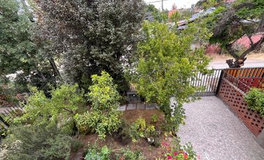 CASA FAMILIAR FRENTE A PLAZA EN LA FLORIDA