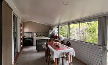 CASA FAMILIAR FRENTE A PLAZA EN LA FLORIDA