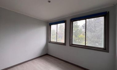 CASA FAMILIAR FRENTE A PLAZA EN LA FLORIDA