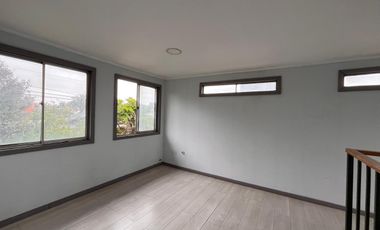 CASA FAMILIAR FRENTE A PLAZA EN LA FLORIDA