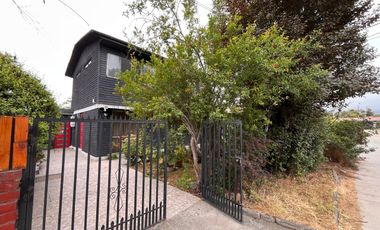 CASA FAMILIAR FRENTE A PLAZA EN LA FLORIDA