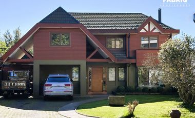 PRECIOSA CASA CON GRAN TERRENO 611 M2