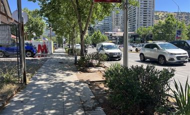 Local Comercial en Arriendo en tabacura / Las Hualtatas