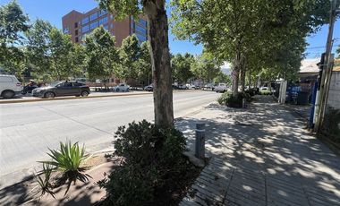 Local Comercial en Arriendo en tabacura / Las Hualtatas