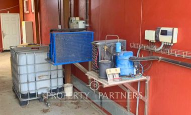 Propiedad comercial orilla carretera.