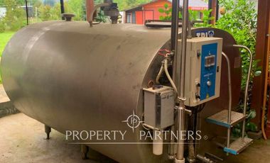 Propiedad comercial orilla carretera.