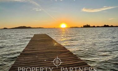 Exclusiva casa amoblada a orillas del lago