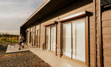 Exclusiva casa amoblada a orillas del lago