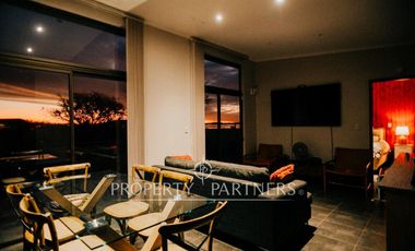 Exclusiva casa amoblada a orillas del lago