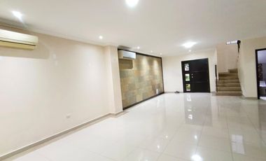 Casa en Alquiler Urb. Estancias del Río, Samborondón  GinS