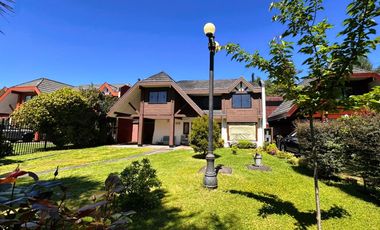 GRAN CASA, CON AMPLIO TERRENO 5DORM + 4BAÑOS + QUINCHO