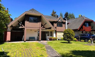 GRAN CASA, CON AMPLIO TERRENO 5DORM + 4BAÑOS + QUINCHO