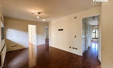 GRAN CASA, CON AMPLIO TERRENO 5DORM + 4BAÑOS + QUINCHO