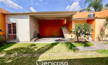 Casa en venta en Santa Lucía, Tesistán con amplio terreno