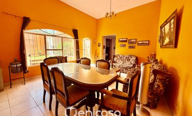 Casa en venta en Santa Lucía, Tesistán con amplio terreno