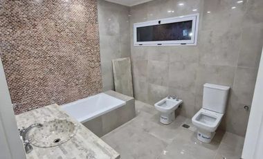 Casa en venta - 4 Dormitorios 2 Baños - 3.300Mts2 - Alejandro Korn, San VicenteA