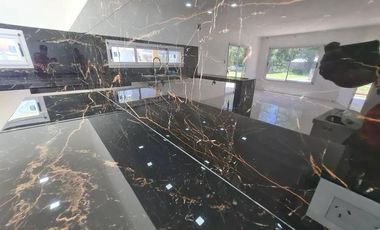 Casa en venta - 4 Dormitorios 2 Baños - 3.300Mts2 - Alejandro Korn, San VicenteA