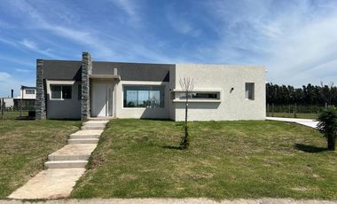 Casa en Venta - 195 mts totales -  Barrio Monet - Cardales  - Gba Norte