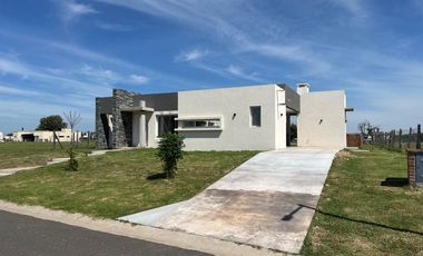 Casa en Venta - 195 mts totales -  Barrio Monet - Cardales  - Gba Norte