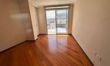 Vendo Departamento en la Urbanización el Condado Amplio y Moderno