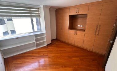 Vendo Departamento en la Urbanización el Condado Amplio y Moderno