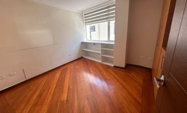 Vendo Departamento en la Urbanización el Condado Amplio y Moderno