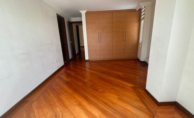 Vendo Departamento en la Urbanización el Condado Amplio y Moderno