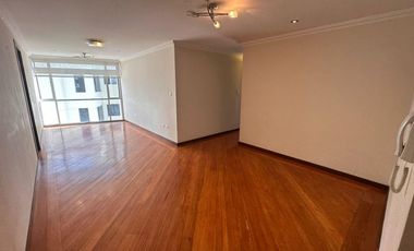 Vendo Departamento en la Urbanización el Condado Amplio y Moderno