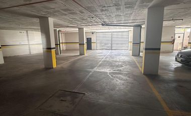 Vendo Departamento en la Urbanización el Condado Amplio y Moderno