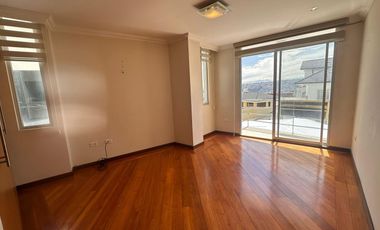 Vendo Departamento en la Urbanización el Condado Amplio y Moderno