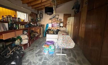 Casa 5 ambientes con cocheras en venta - ALQUILADA - Berazategui