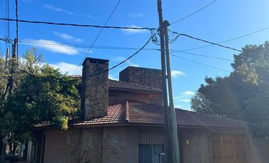 Casa 5 ambientes con cocheras en venta - ALQUILADA - Berazategui