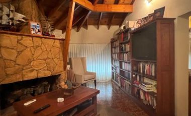 Casa 5 ambientes con cocheras en venta - ALQUILADA - Berazategui