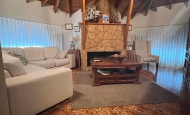 Casa 5 ambientes con cocheras en venta - ALQUILADA - Berazategui