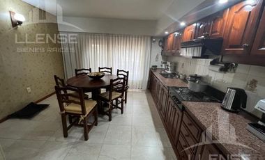 Casa 5 ambientes con cocheras en venta - ALQUILADA - Berazategui