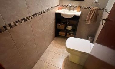 Casa 5 ambientes con cocheras en venta - ALQUILADA - Berazategui