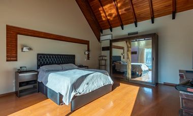 VENTA CASA 4 DORMITORIOS PILETA QUINCHO EN FISHERTON