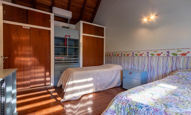 VENTA CASA 4 DORMITORIOS PILETA QUINCHO EN FISHERTON