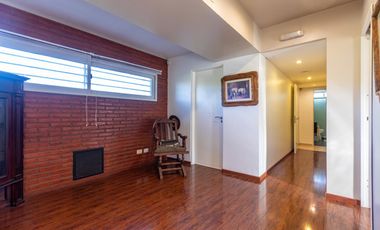 VENTA CASA 4 DORMITORIOS PILETA QUINCHO EN FISHERTON