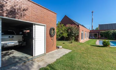 VENTA CASA 4 DORMITORIOS PILETA QUINCHO EN FISHERTON