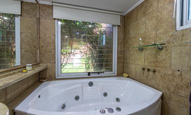 VENTA CASA 4 DORMITORIOS PILETA QUINCHO EN FISHERTON